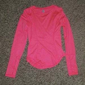 Girls athletic drift shirt w/ thumb holes